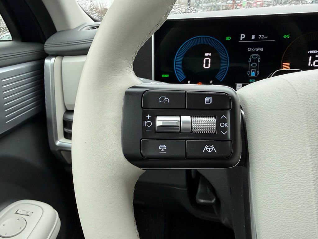 Certified 2025 Hyundai Santa Fe SEL image 29