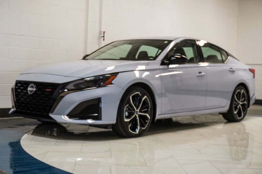 Used 2024 Nissan Altima 2.5 SR w/ SR Premium Package image 4
