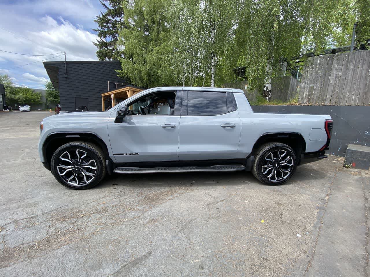 Used 2025 GMC Sierra EV Denali AWD/4WD image 3
