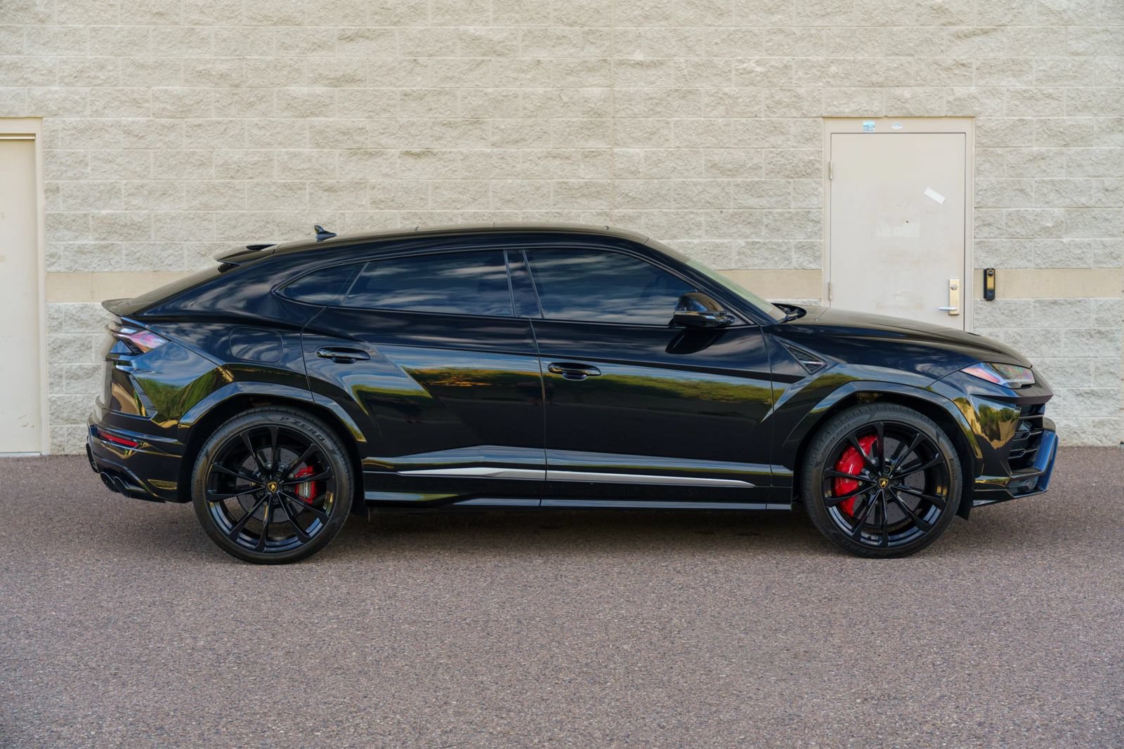 Used 2021 Lamborghini Urus AWD/4WD image 31