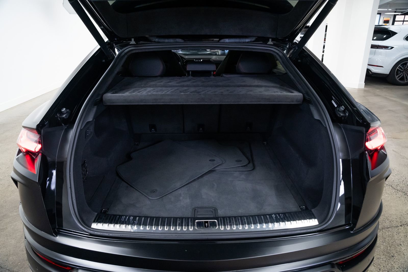 Used 2022 Lamborghini Urus image 8