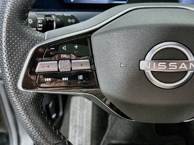Used 2024 Nissan Ariya AWD image 23