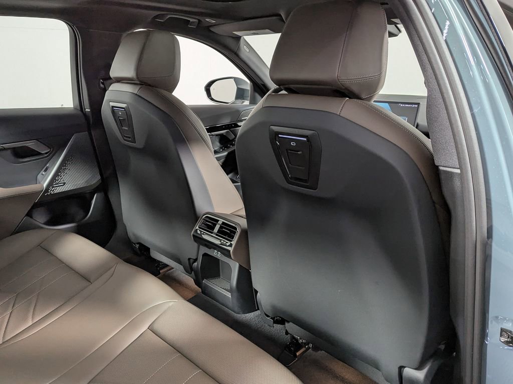 Used 2025 BMW 530i xDrive w/ Premium Package image 42