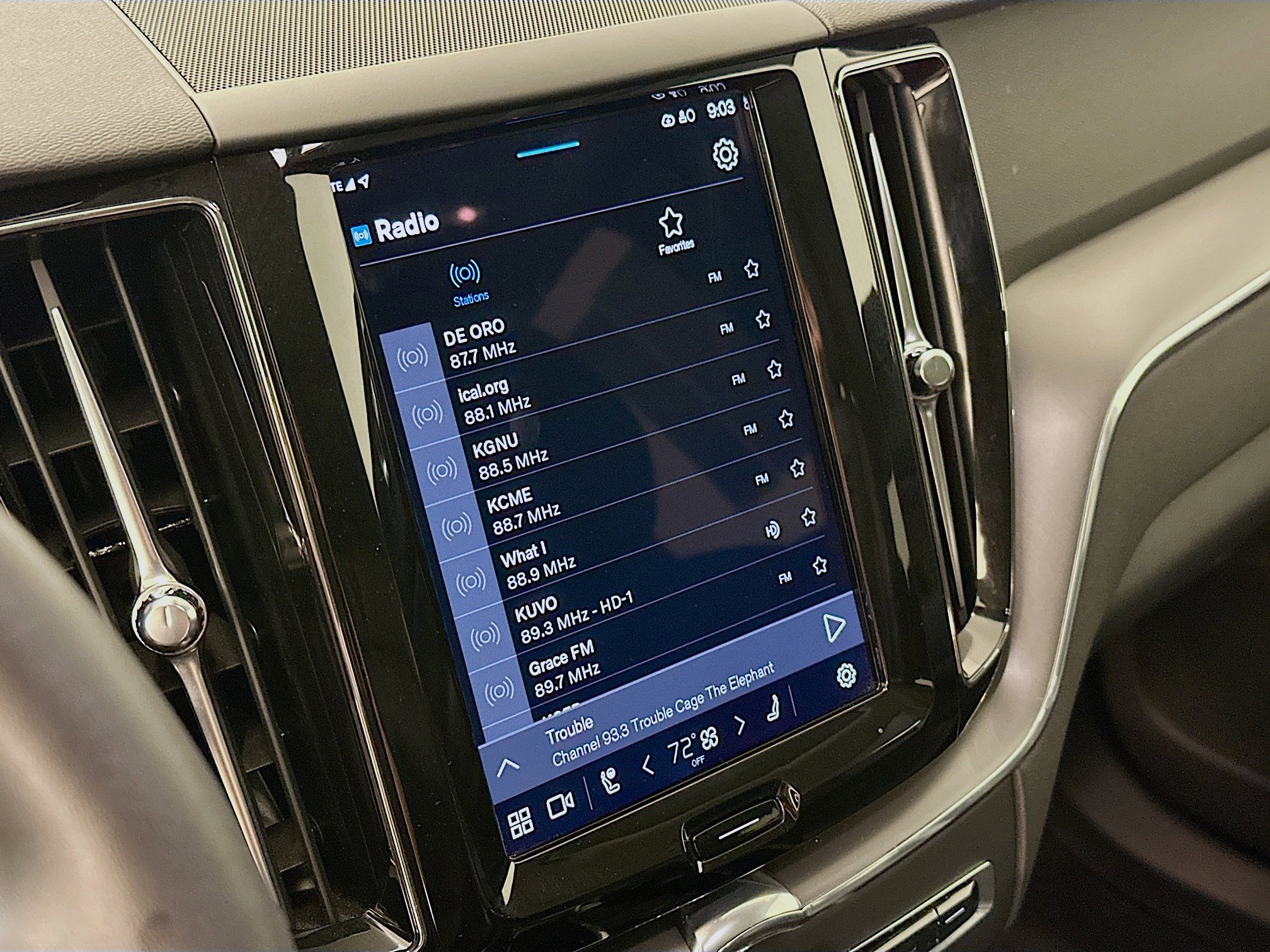 Used 2025 Volvo XC60 B5 Core image 21
