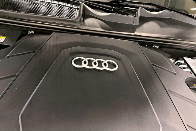 Used 2025 Audi Q8 Premium Plus AWD/4WD image 31