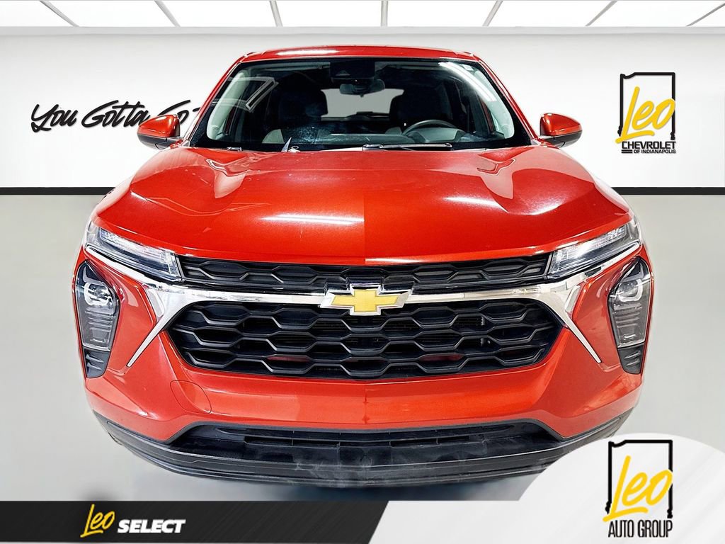 Used 2024 Chevrolet Trax LS w/ LS Convenience Package FWD image 2