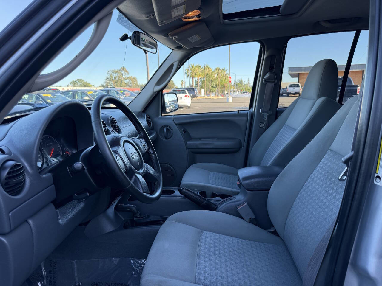 Used 2007 Jeep Liberty Sport AWD/4WD image 9