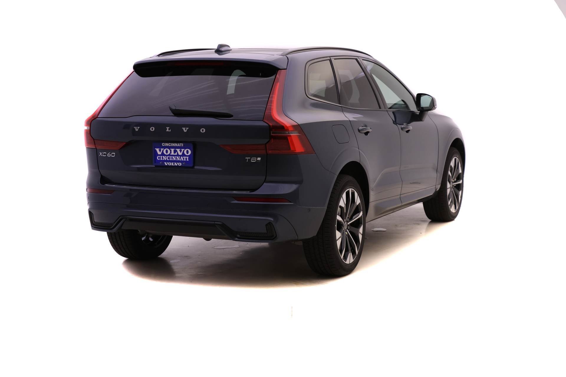 New 2026 Volvo XC60 T8 Plus w/ Protection Package Premier image 4