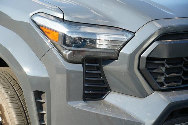 Used 2026 Toyota Tacoma TRD Sport AWD/4WD image 4