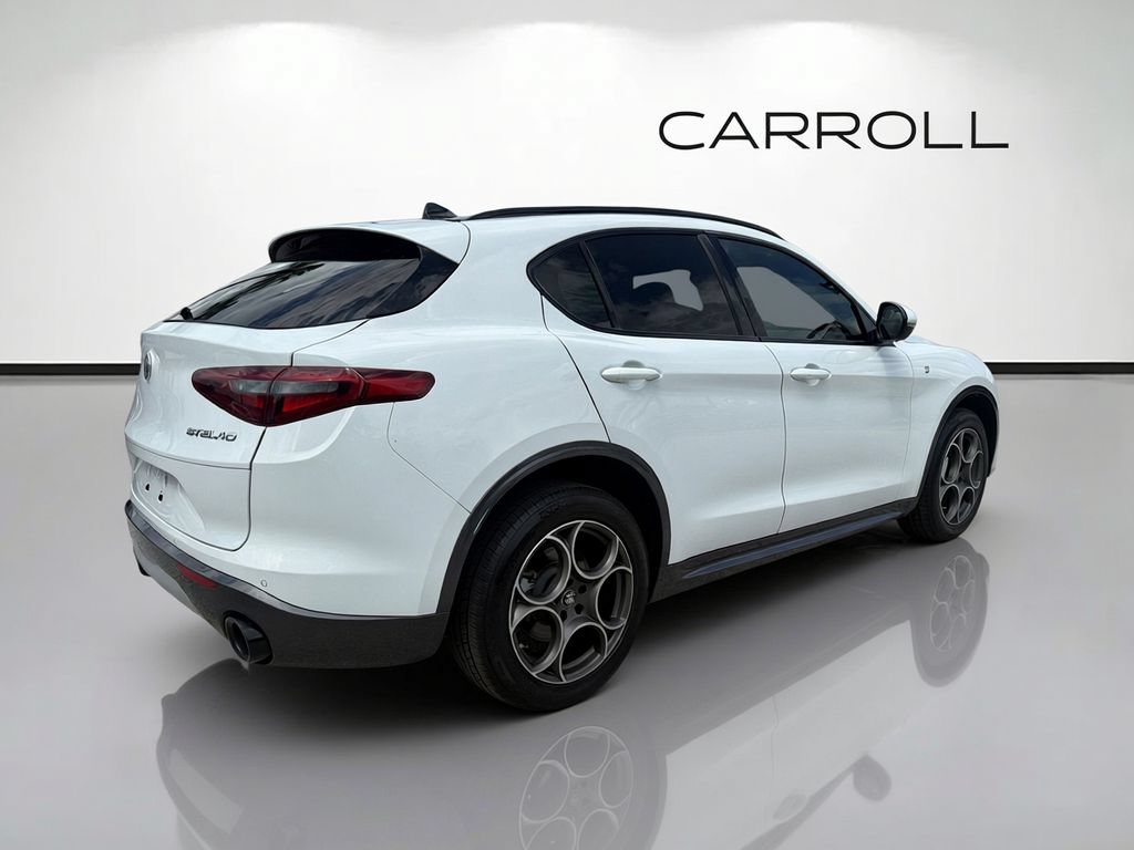 Used 2023 Alfa Romeo Stelvio Ti AWD/4WD image 3