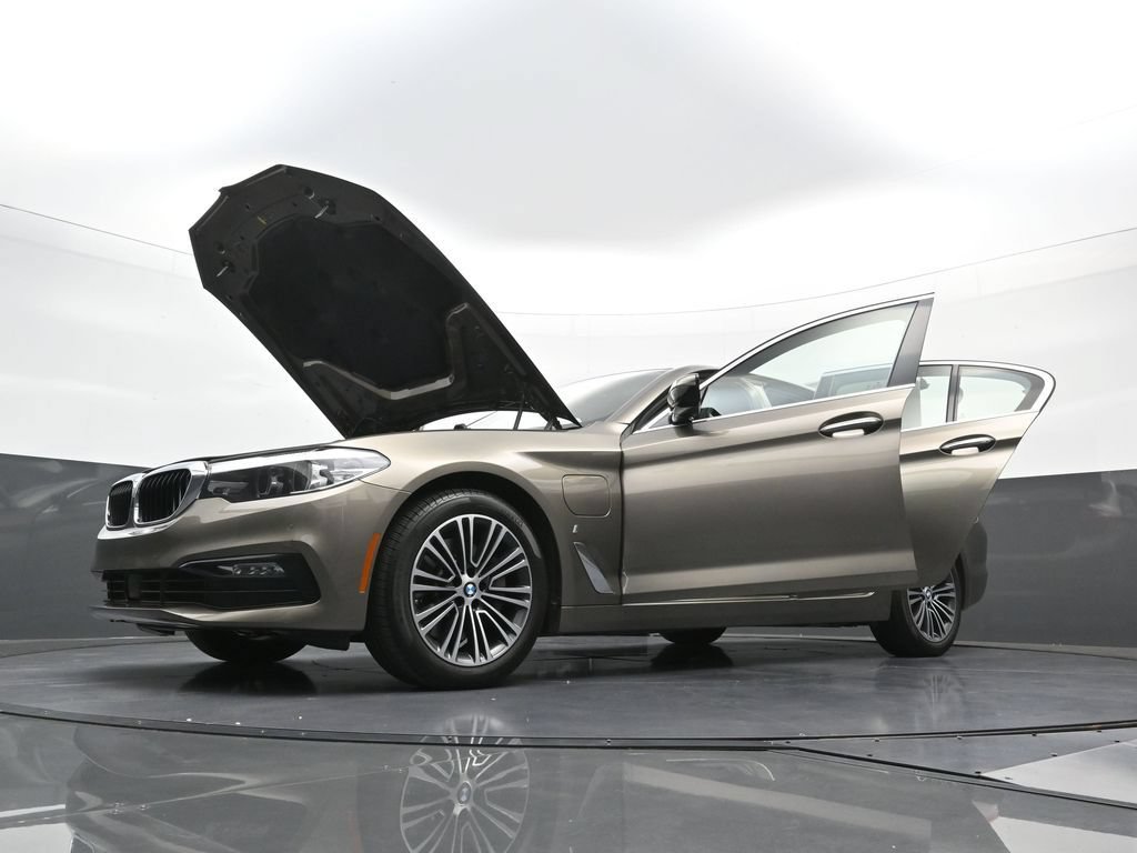 Used 2018 BMW 530e xDrive AWD/4WD image 40