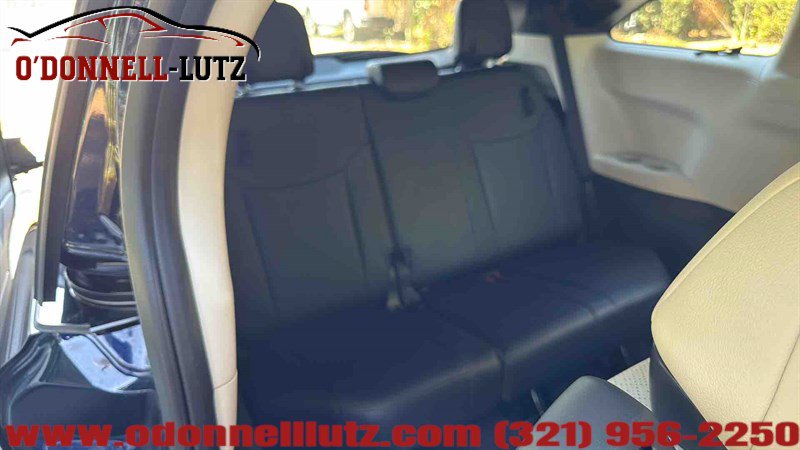 Used 2025 Toyota Sienna Platinum image 18