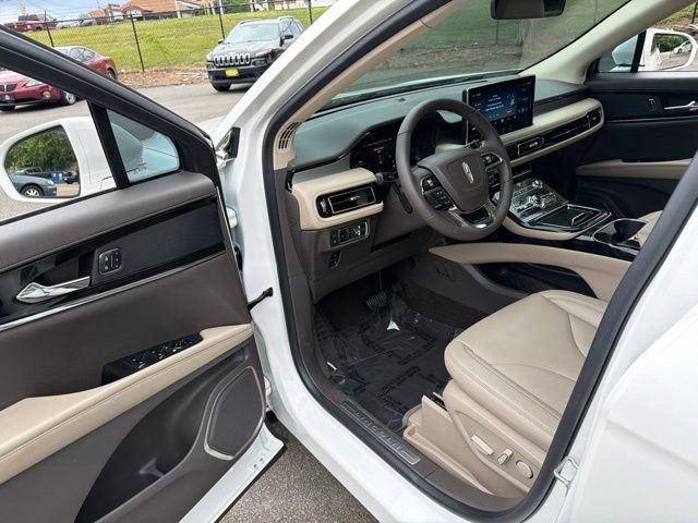 Certified 2022 Lincoln Nautilus AWD w/ Premium Package image 29