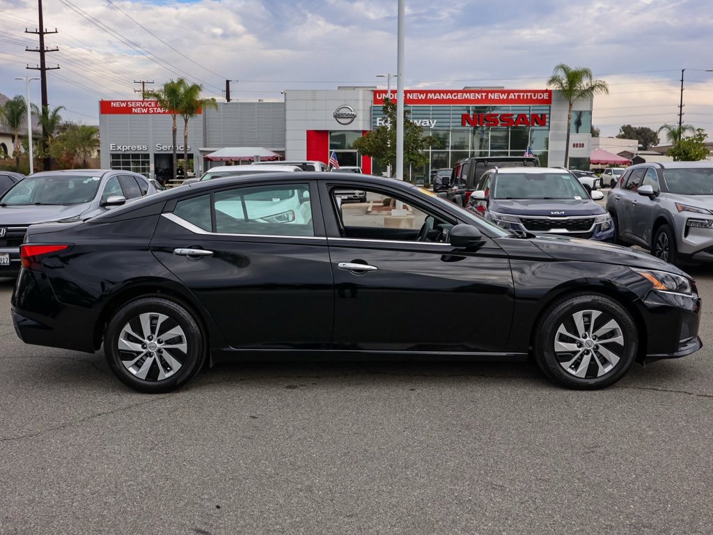 Used 2025 Nissan Altima 2.5 S image 3