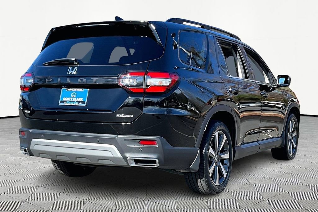 Used 2025 Honda Pilot Touring image 6