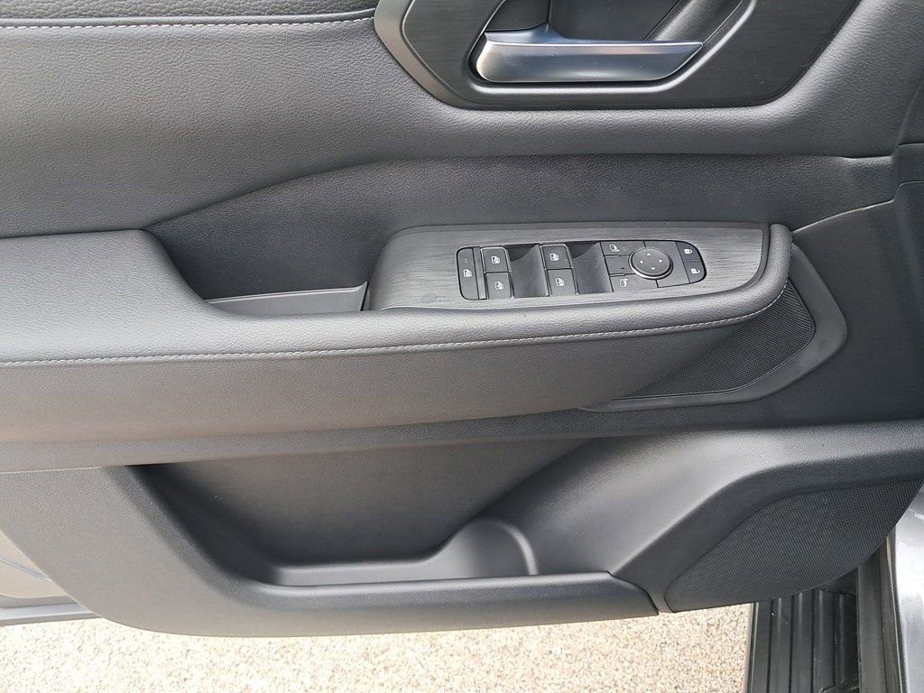 New 2025 Nissan Armada SV image 11