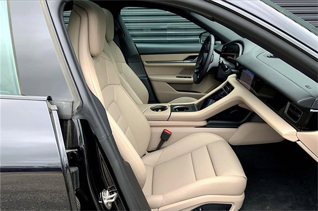 New 2025 Porsche Taycan image 24