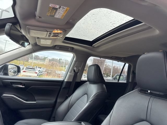 Used 2025 Toyota Highlander XLE AWD/4WD image 28