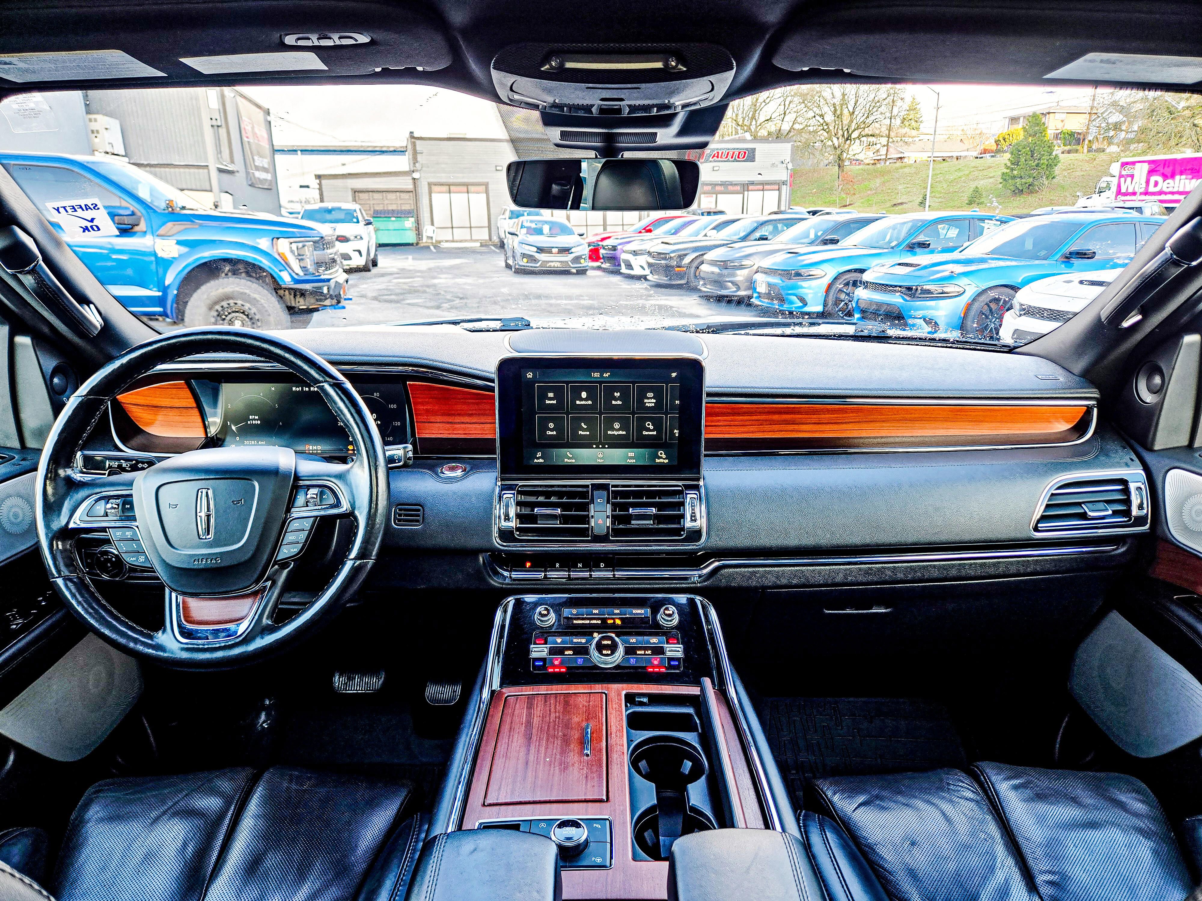 Used 2020 Lincoln Navigator Reserve image 17