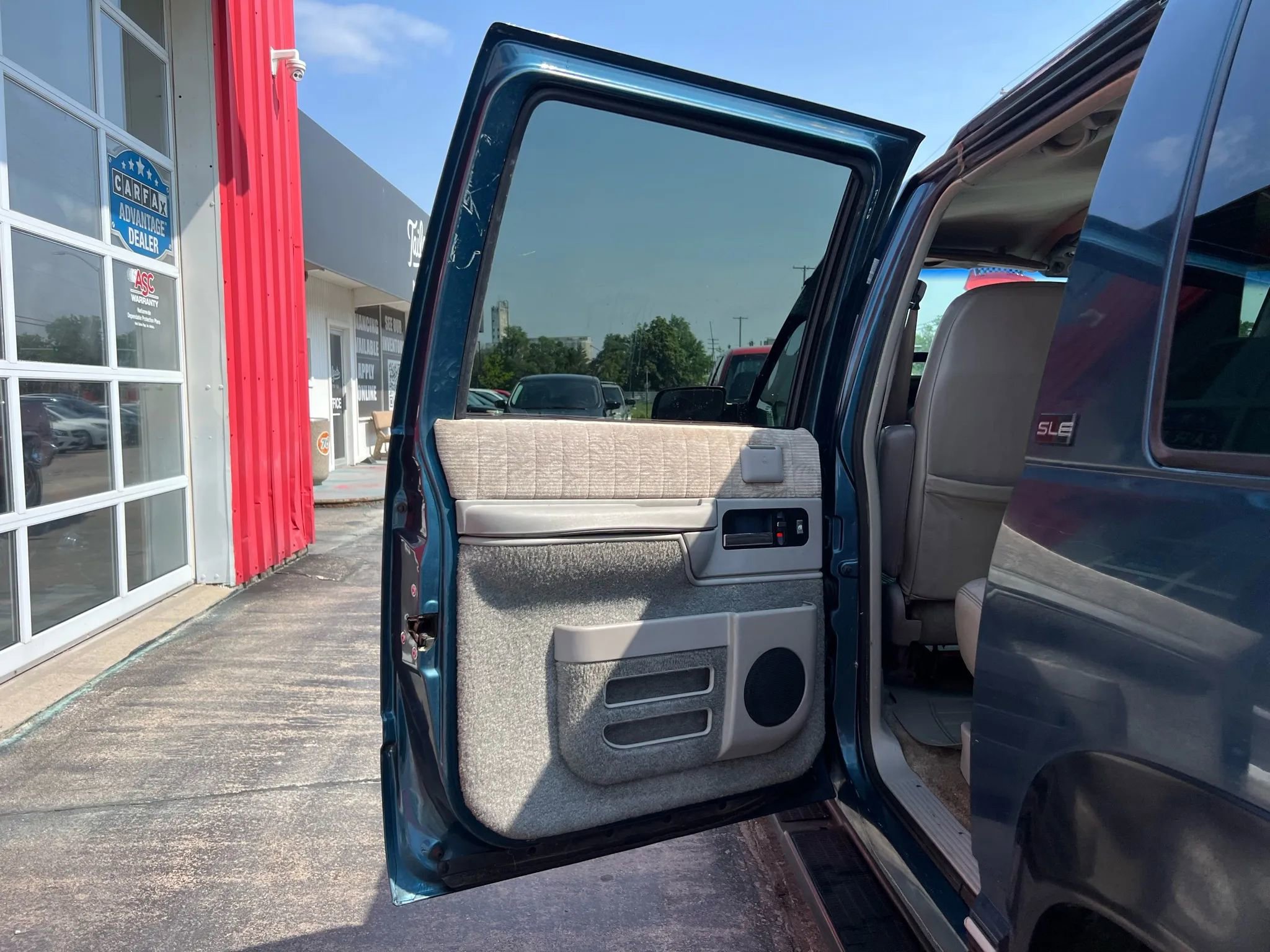 Used 1994 GMC Suburban 2500 image 12