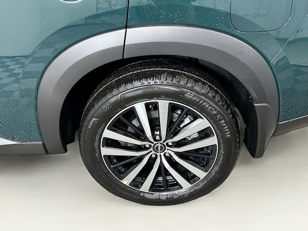 Used 2025 Nissan Pathfinder Platinum image 26