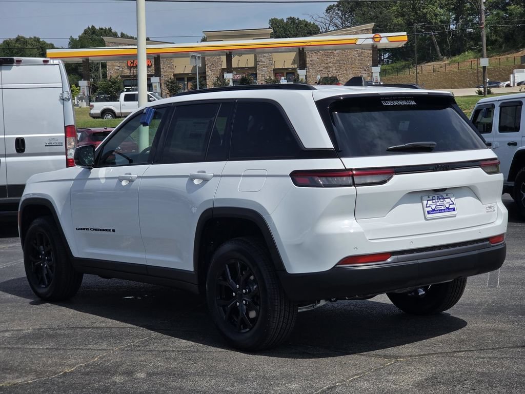 New 2026 Jeep Grand Cherokee Altitude RWD image 4