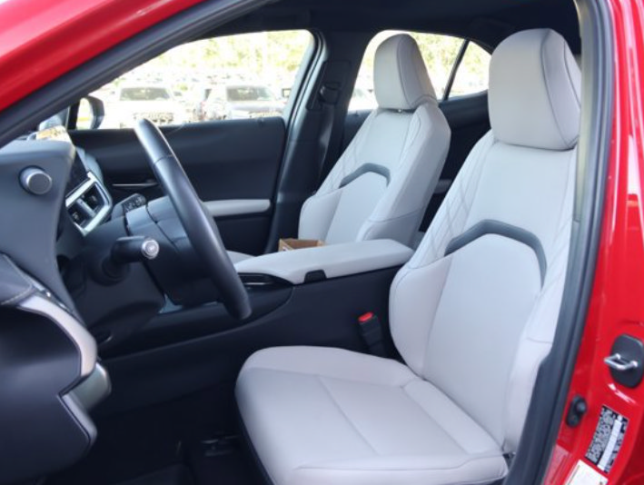 Used 2025 Lexus UX 300h FWD w/ Accessory Package (Z1) image 4