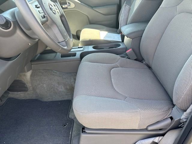 Used 2016 Nissan Frontier SV w/ SV Value Truck Package AWD/4WD image 13