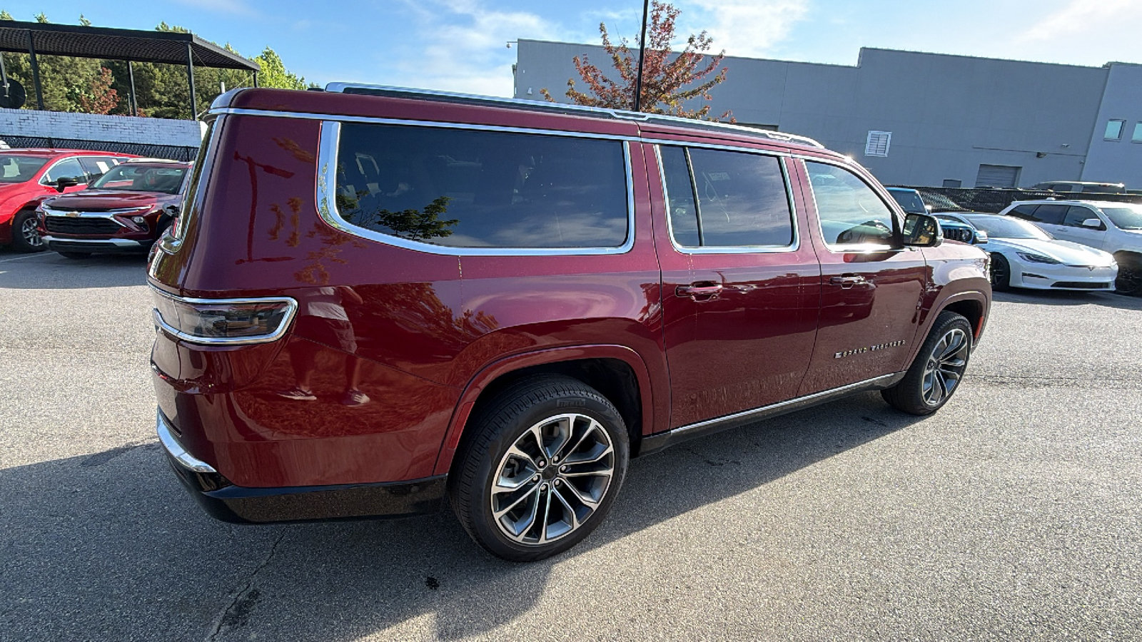 Used 2025 Jeep Grand Wagoneer L Series III AWD/4WD image 8