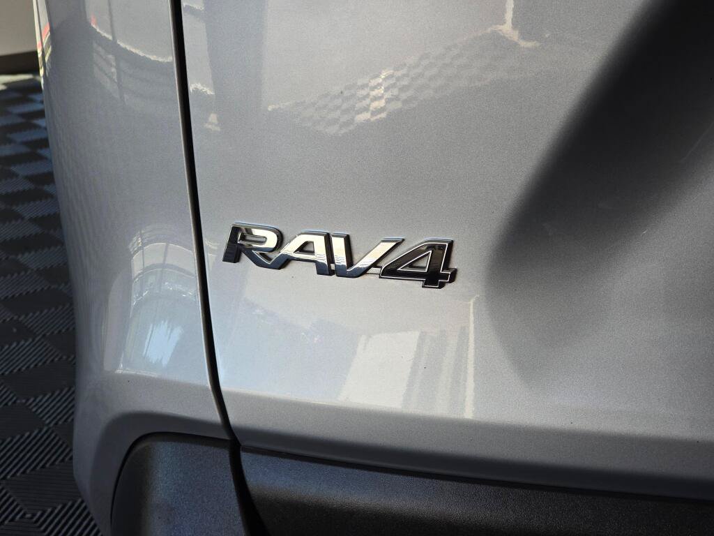 Used 2025 Toyota RAV4 XLE AWD/4WD image 13