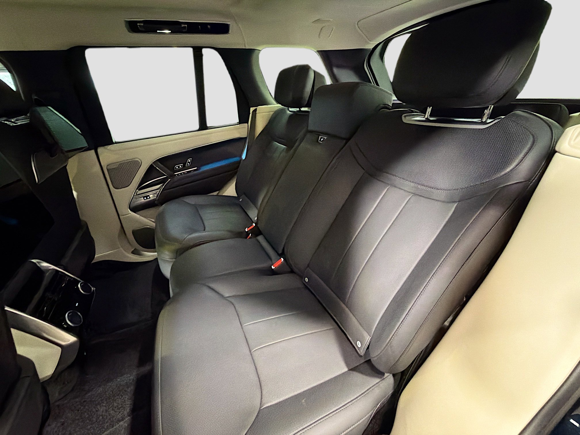 Used 2024 Land Rover Range Rover Autobiography image 11