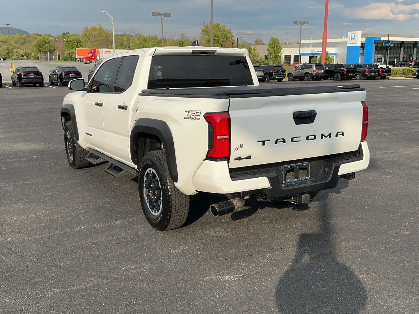 Certified 2024 Toyota Tacoma TRD Off-Road AWD/4WD image 9