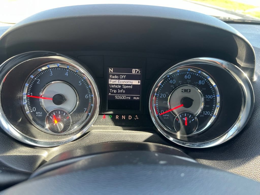 Used 2014 Chrysler Town & Country Touring-L FWD image 49