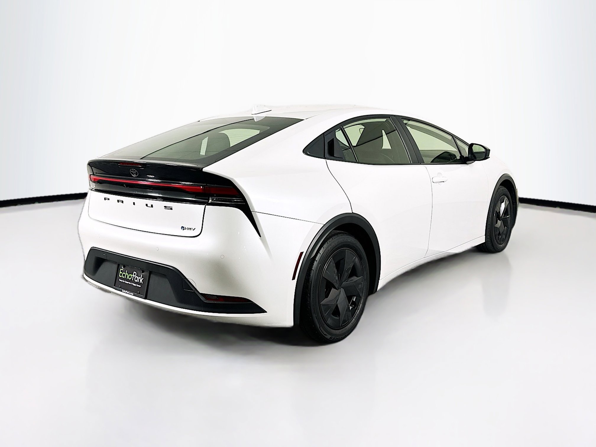 Used 2024 Toyota Prius LE FWD image 9