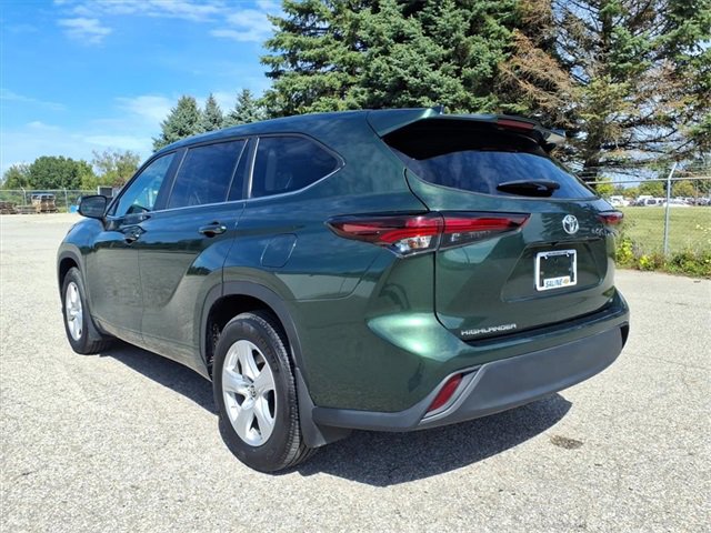 Used 2024 Toyota Highlander LE image 5