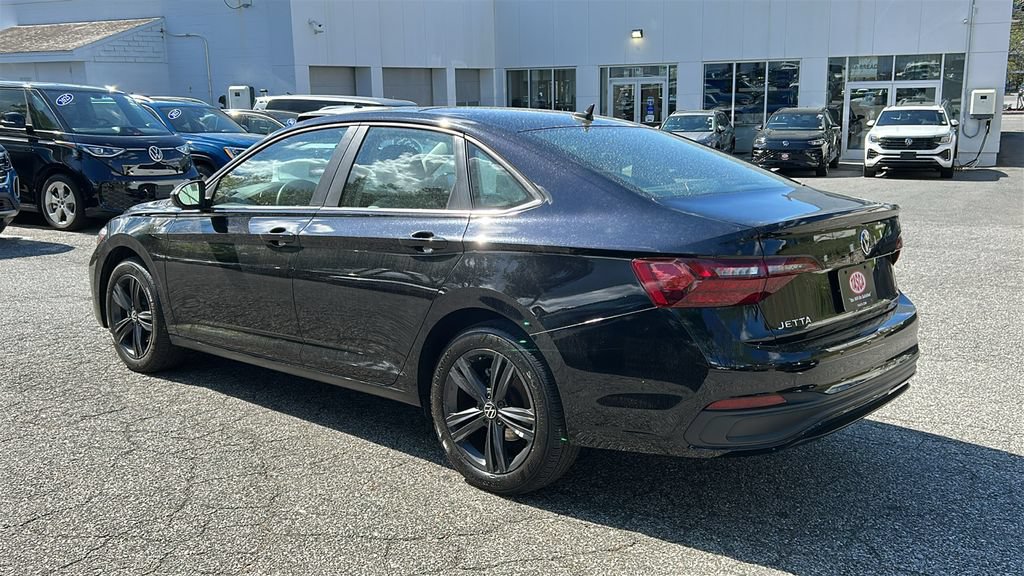 Used 2023 Volkswagen Jetta SE w/ Panoramic Sunroof Package FWD image 6