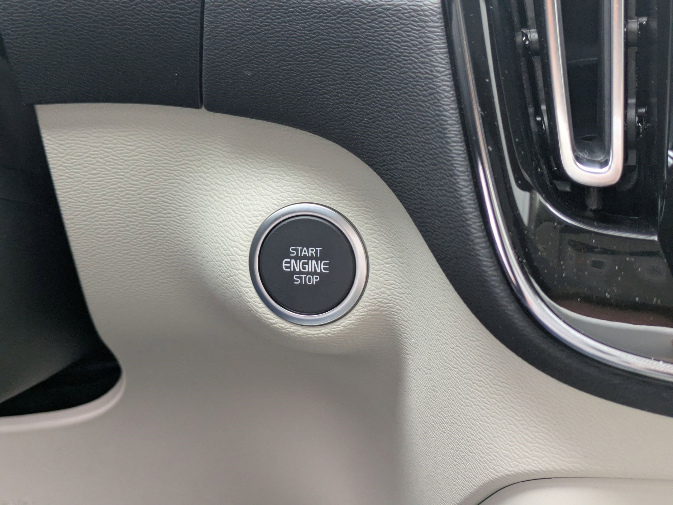 New 2026 Volvo XC40 B5 Plus w/ Protection Package Premier image 17