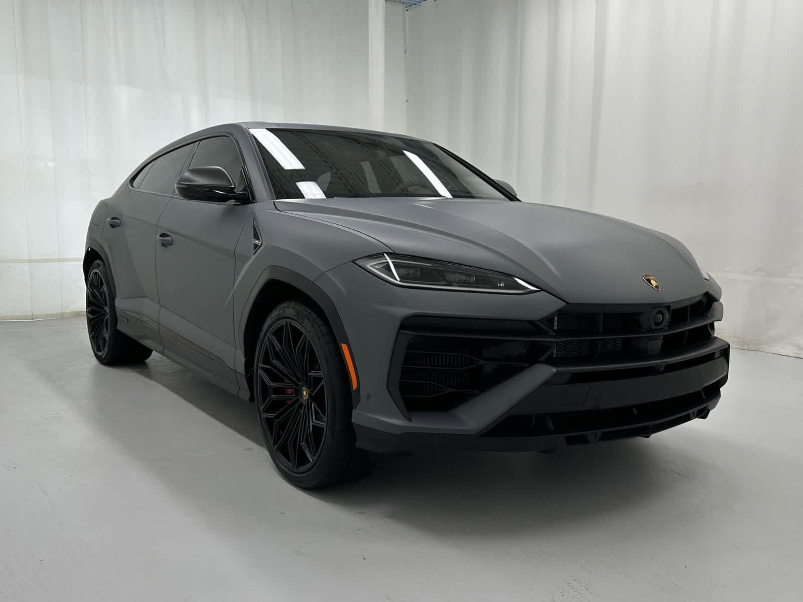 Used 2025 Lamborghini Urus SE image 2
