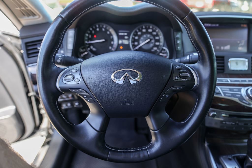 Used 2016 INFINITI Q70 L 3.7 w/ Deluxe Touring Package image 12