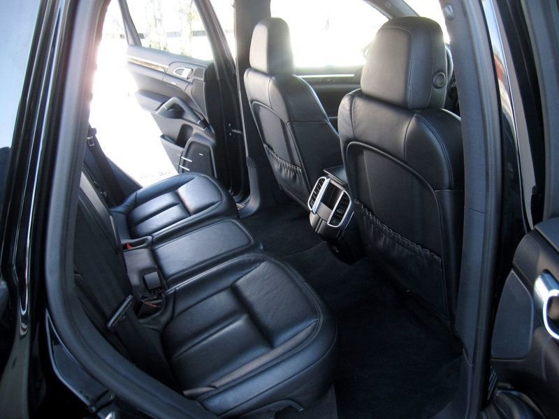 Used 2017 Porsche Cayenne Platinum Edition image 28