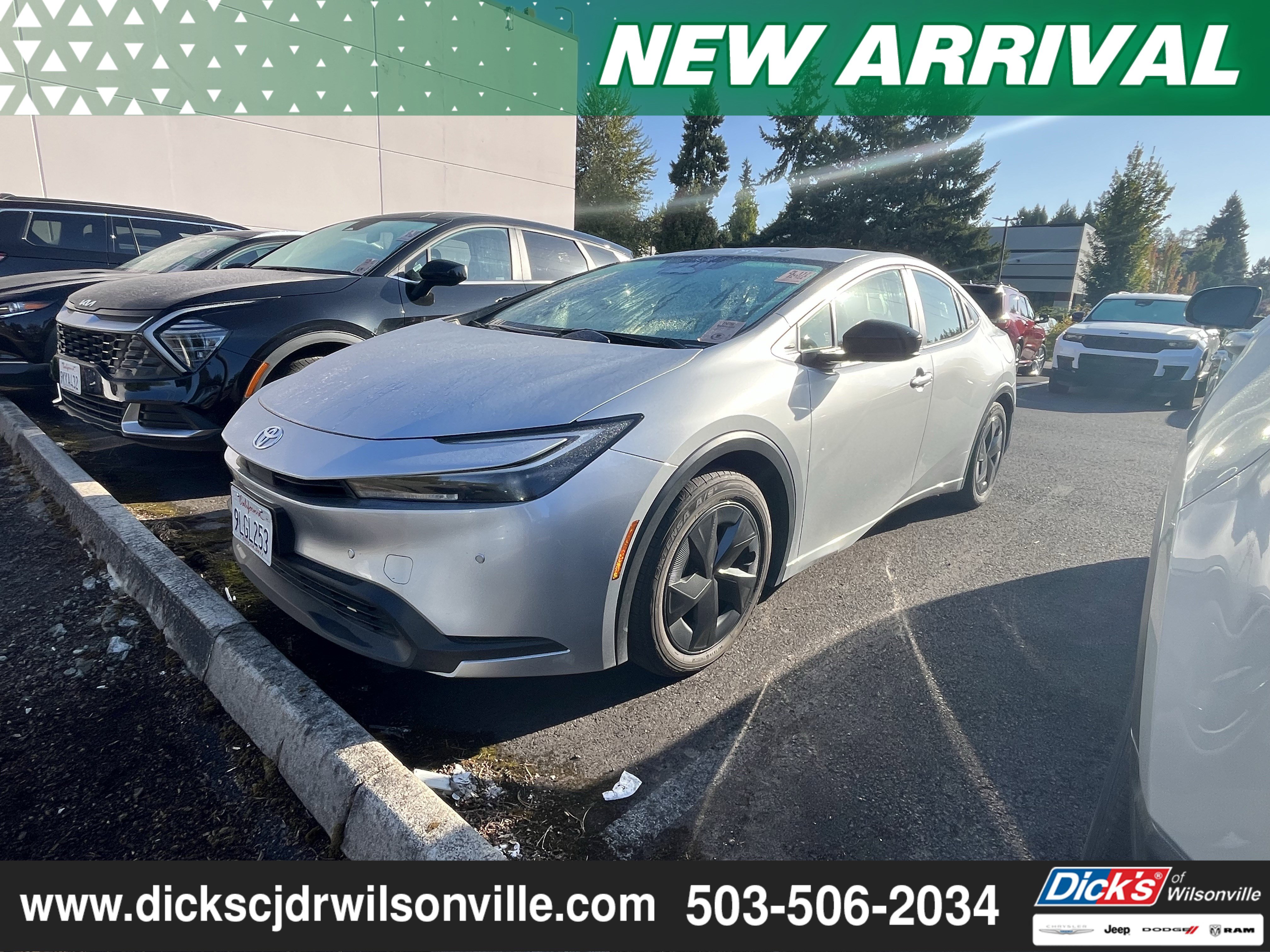 Used 2024 Toyota Prius LE image 1