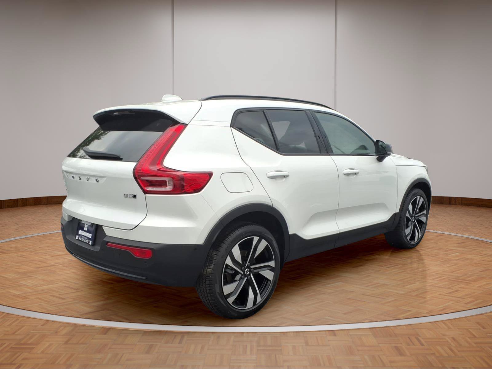 New 2026 Volvo XC40 B5 Plus w/ Climate Package AWD/4WD image 6