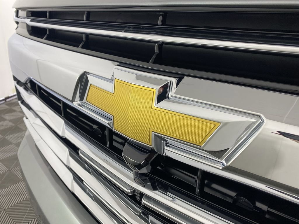 New 2025 Chevrolet Suburban Premier image 32