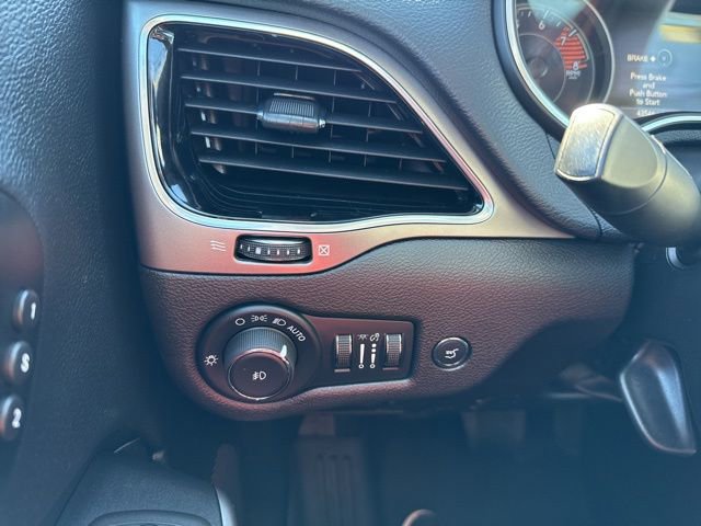 Used 2021 Jeep Cherokee Limited image 23