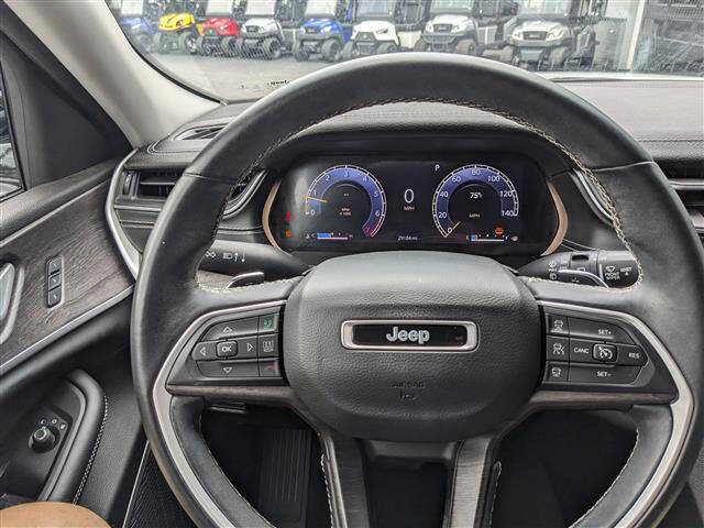 Used 2022 Jeep Grand Cherokee Limited image 21