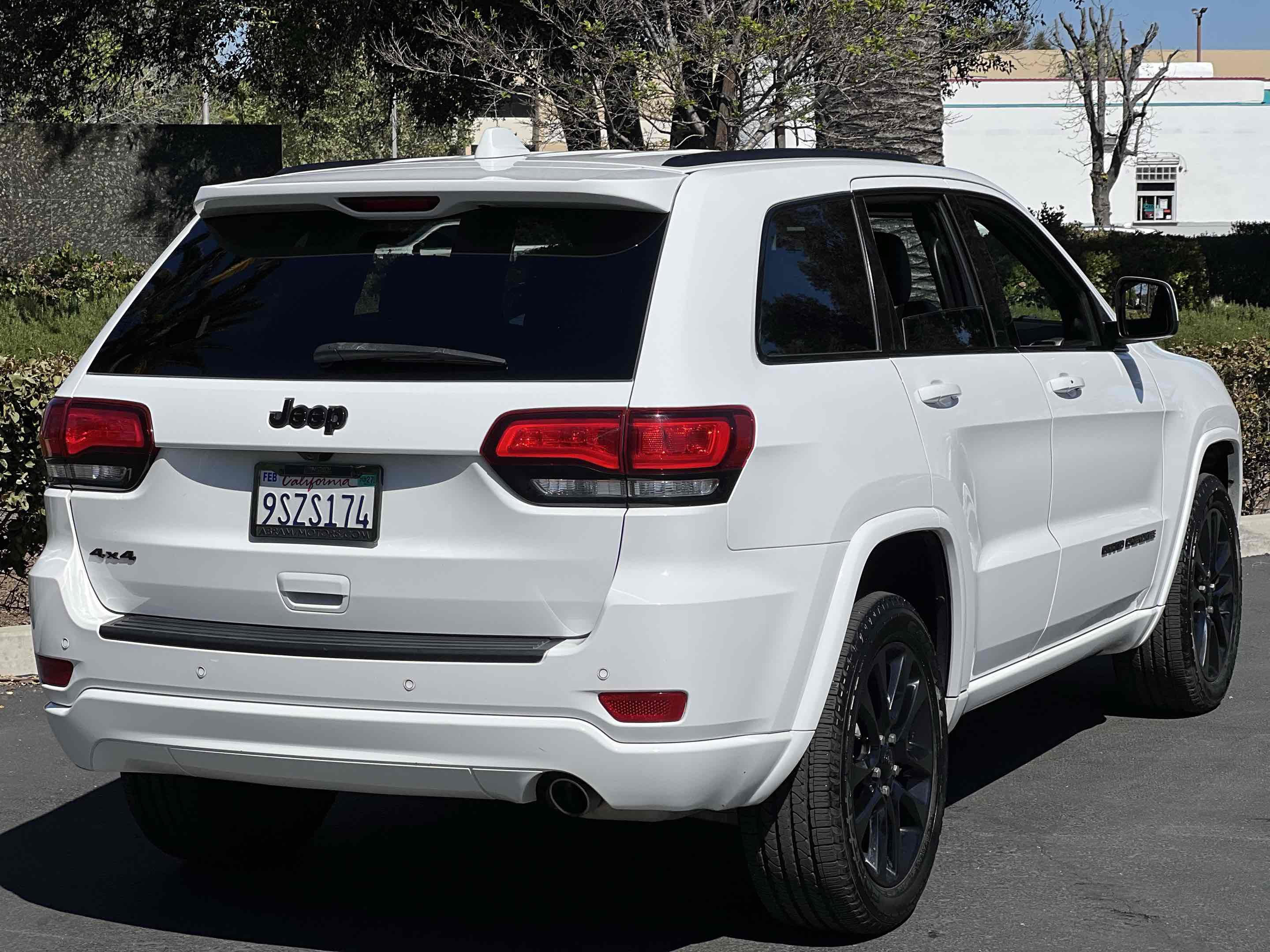 Used 2021 Jeep Grand Cherokee Laredo X image 22