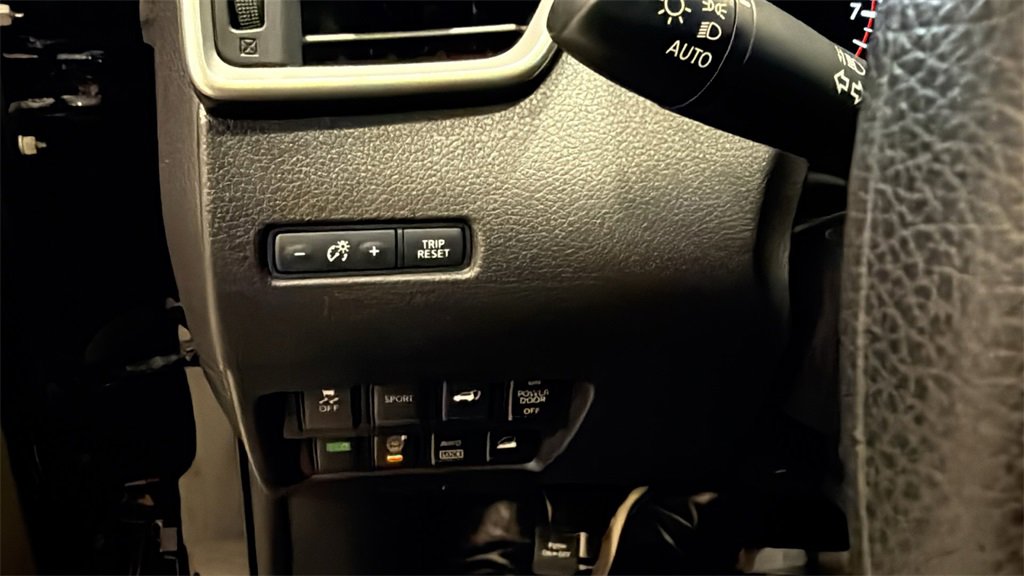 Used 2016 Nissan Rogue SV w/ SV Premium Package image 32