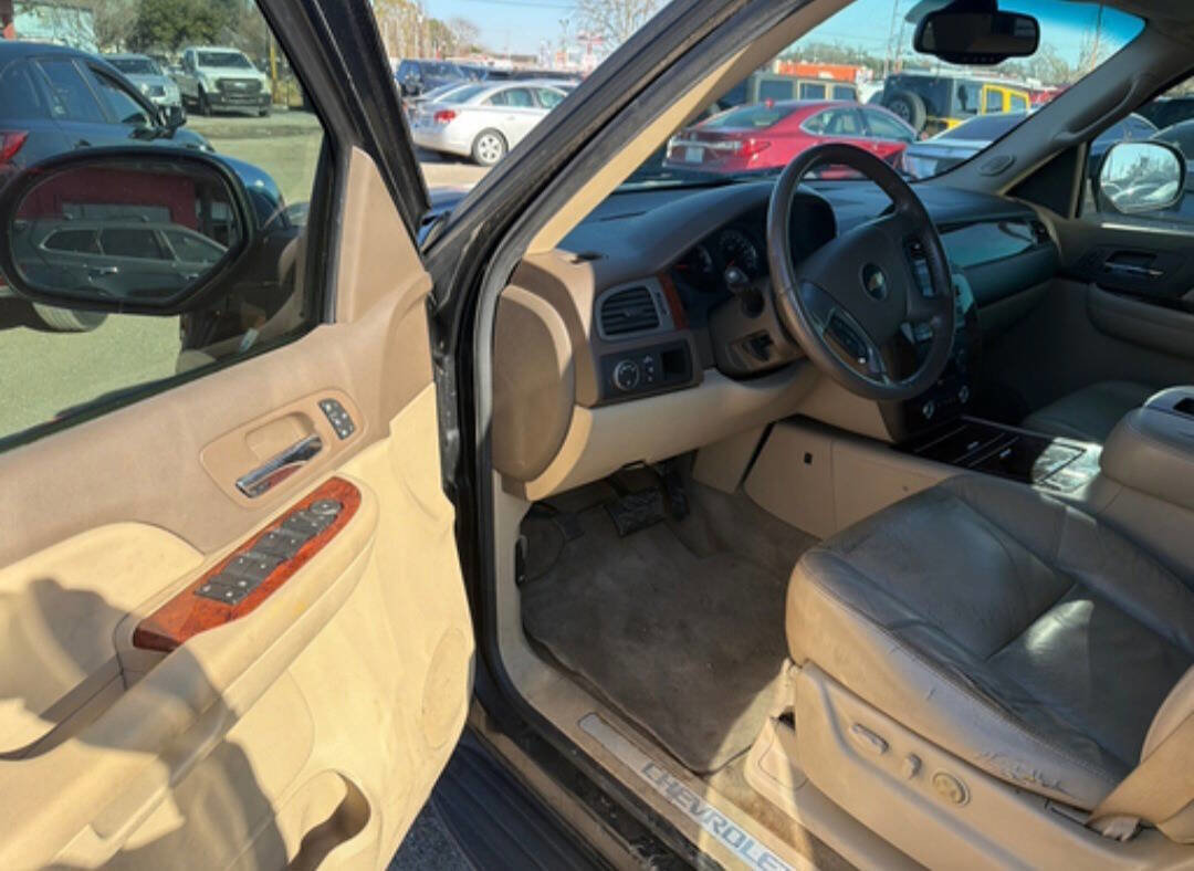 Used 2009 Chevrolet Tahoe LTZ RWD image 6