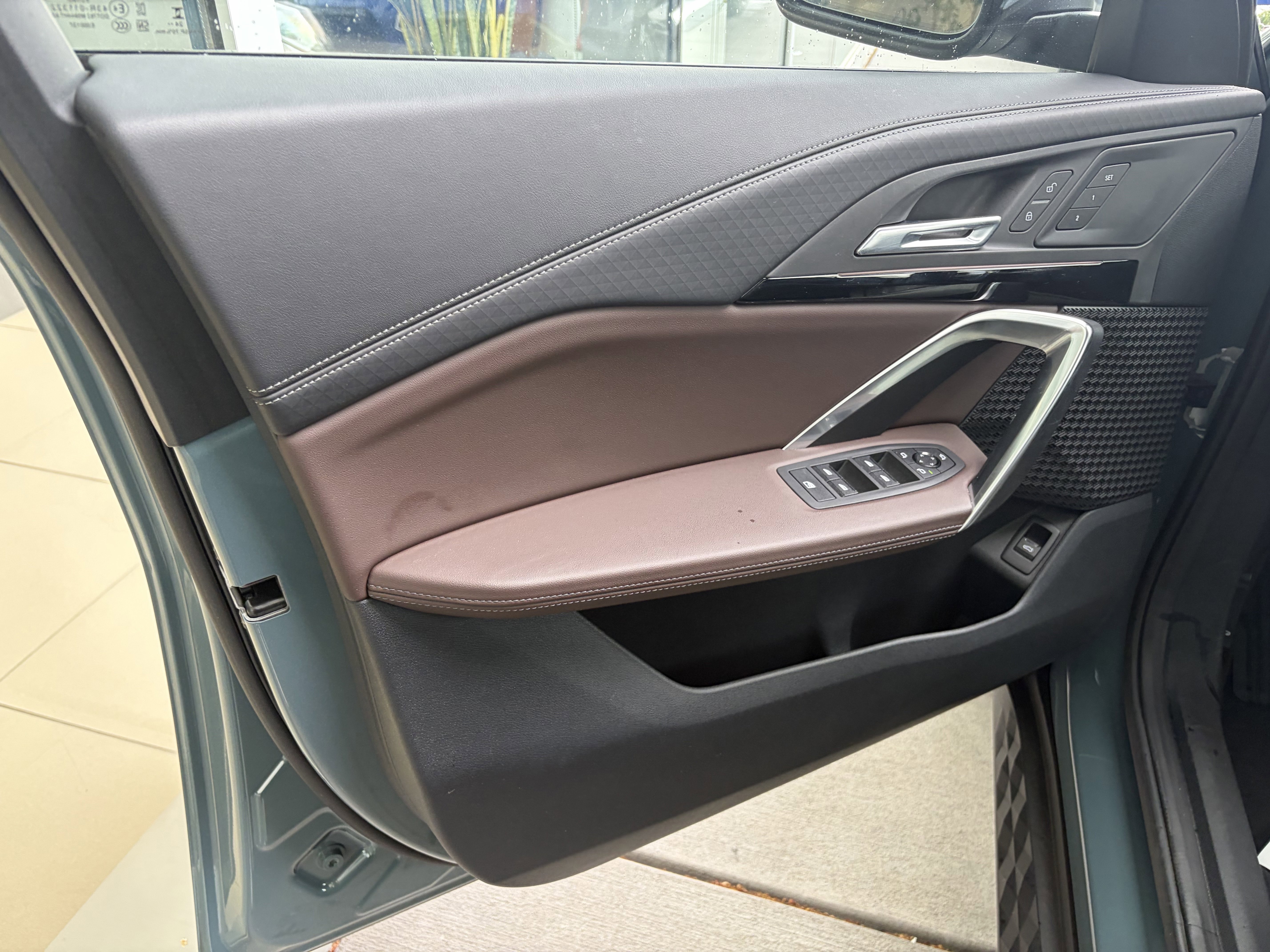 Certified 2025 BMW X2 xDrive28i AWD/4WD image 9