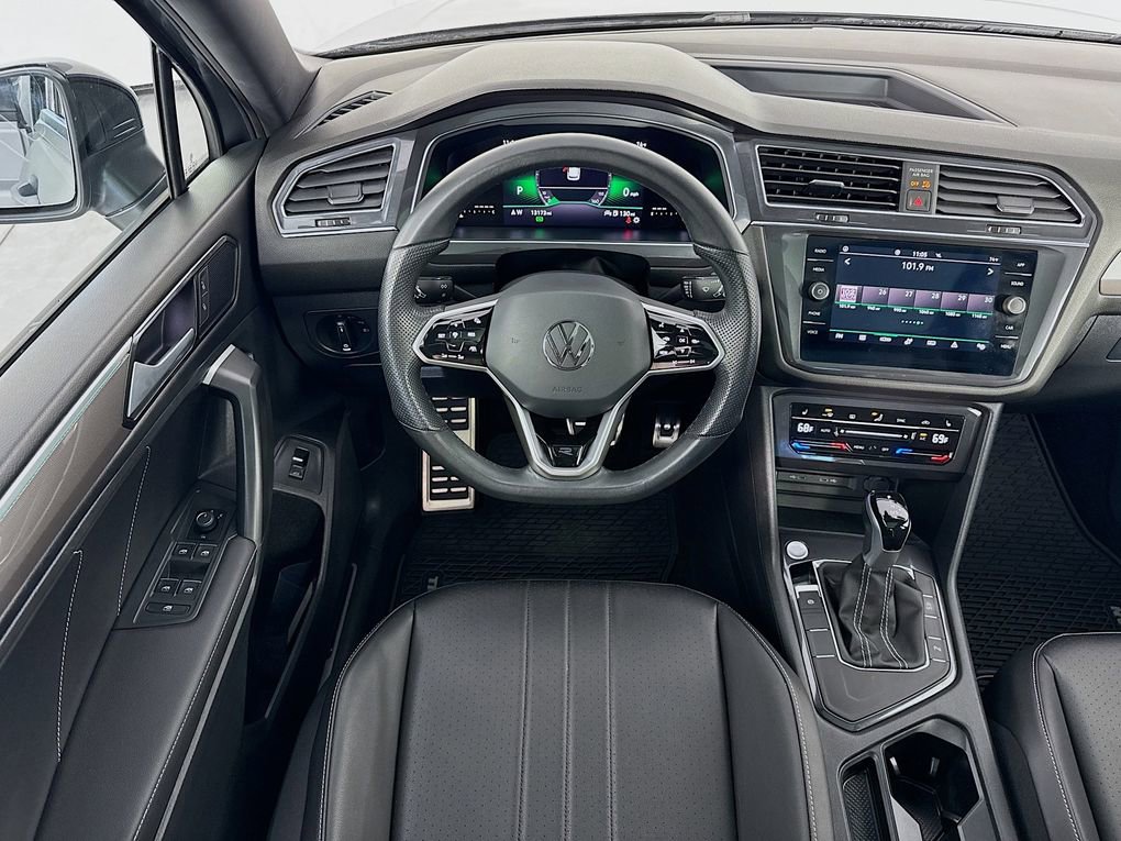 Used 2024 Volkswagen Tiguan SE R-Line image 23